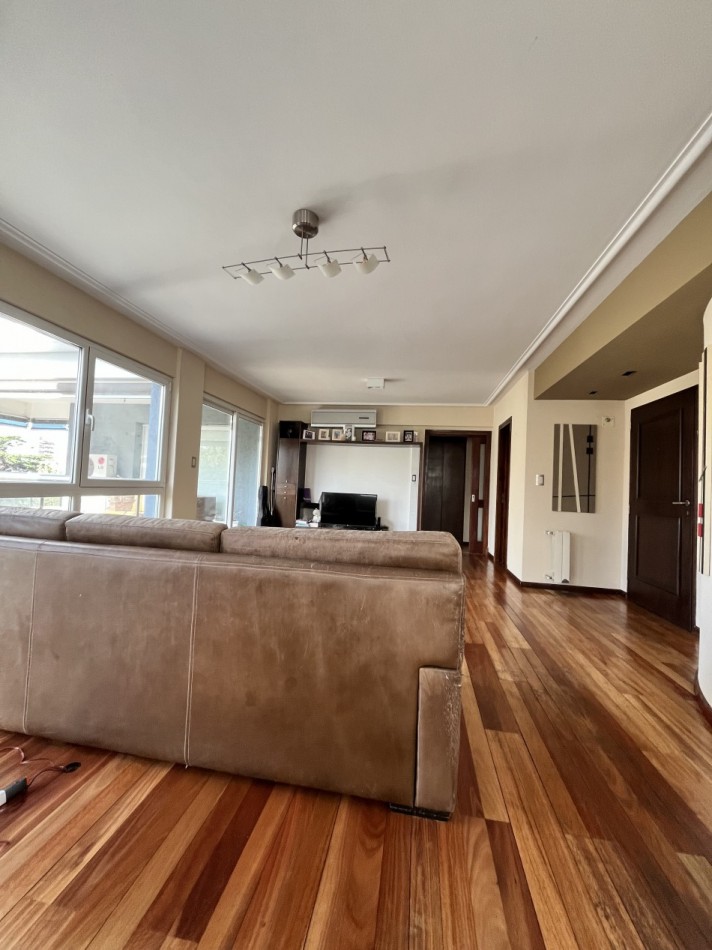 VENTA IMPORTANTE PISO 4 AMBIENTES CON COCHERA DE 160 MTS2 EN LO MEJOR DE PLAZA MITRE