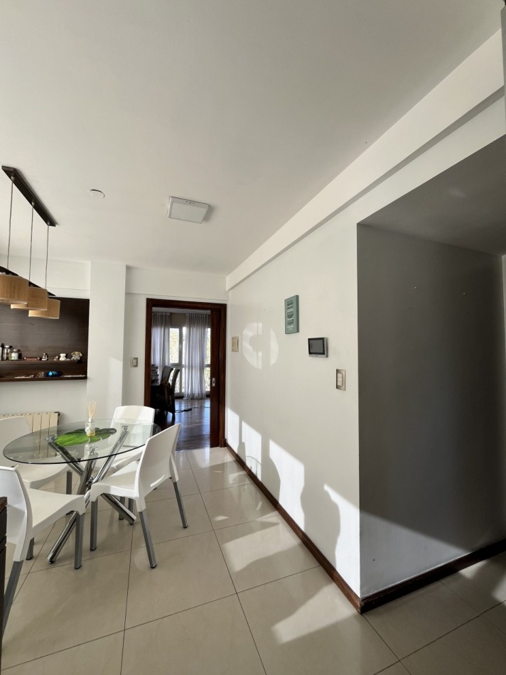VENTA IMPORTANTE PISO 4 AMBIENTES CON COCHERA DE 160 MTS2 EN LO MEJOR DE PLAZA MITRE