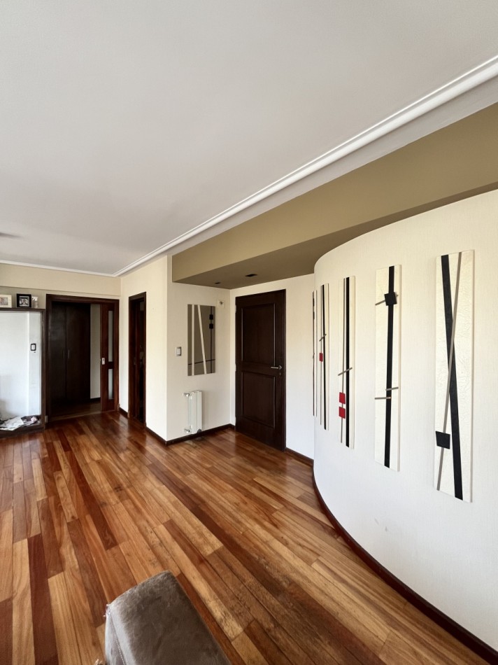 VENTA IMPORTANTE PISO 4 AMBIENTES CON COCHERA DE 160 MTS2 EN LO MEJOR DE PLAZA MITRE
