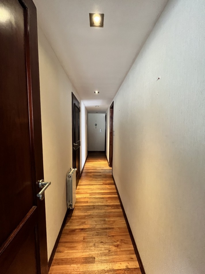 VENTA IMPORTANTE PISO 4 AMBIENTES CON COCHERA DE 160 MTS2 EN LO MEJOR DE PLAZA MITRE