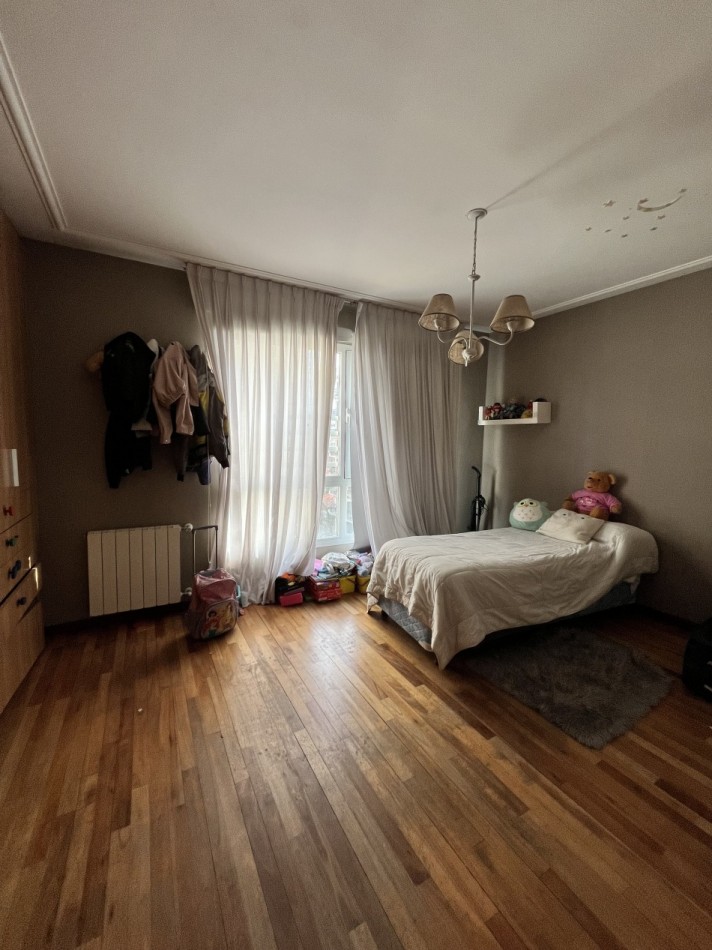 VENTA IMPORTANTE PISO 4 AMBIENTES CON COCHERA DE 160 MTS2 EN LO MEJOR DE PLAZA MITRE