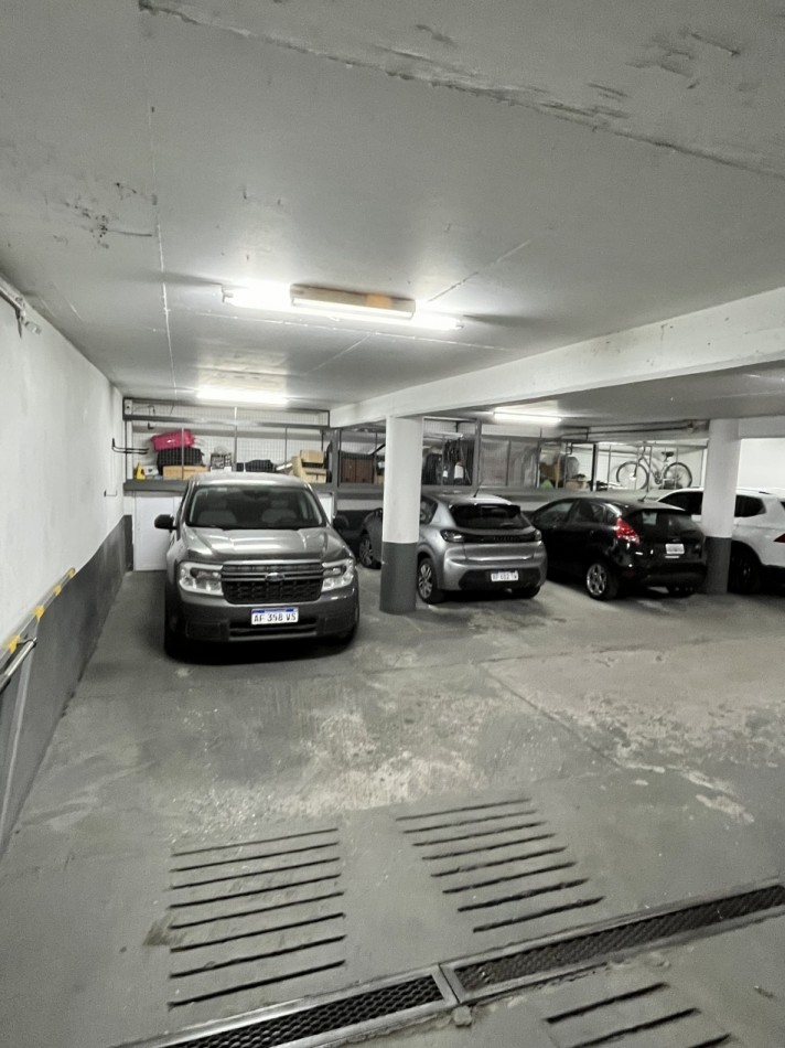 VENTA IMPORTANTE PISO 4 AMBIENTES CON COCHERA DE 160 MTS2 EN LO MEJOR DE PLAZA MITRE