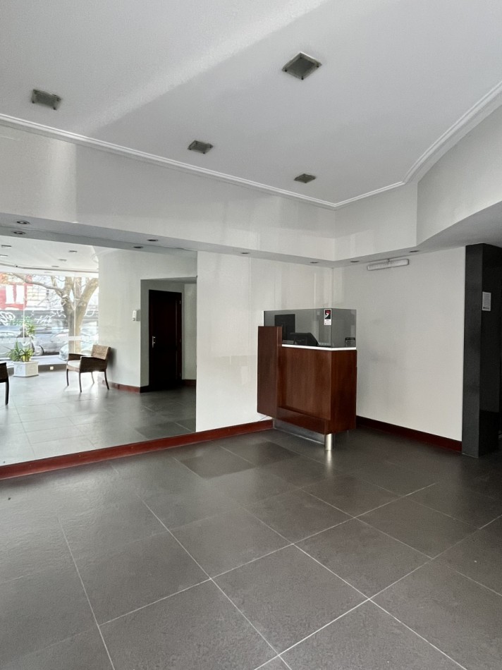 VENTA IMPORTANTE PISO 4 AMBIENTES CON COCHERA DE 160 MTS2 EN LO MEJOR DE PLAZA MITRE