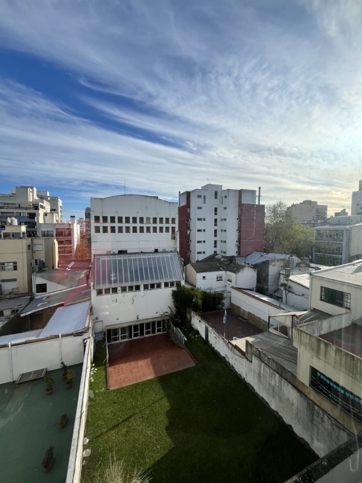 VENTA DEPARTAMENTO 3 AMBIENTES RCICLADO CON COCHERA EN PLAZA MITRE