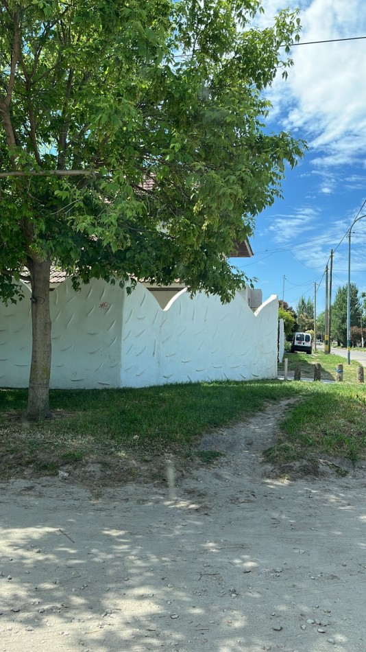 ALQUILER TEMPORAL O ANUAL AMPLIA CASA 3 AMBIENTES CON PARQUE Y PARRILLA EN PUNTA MOGOTES