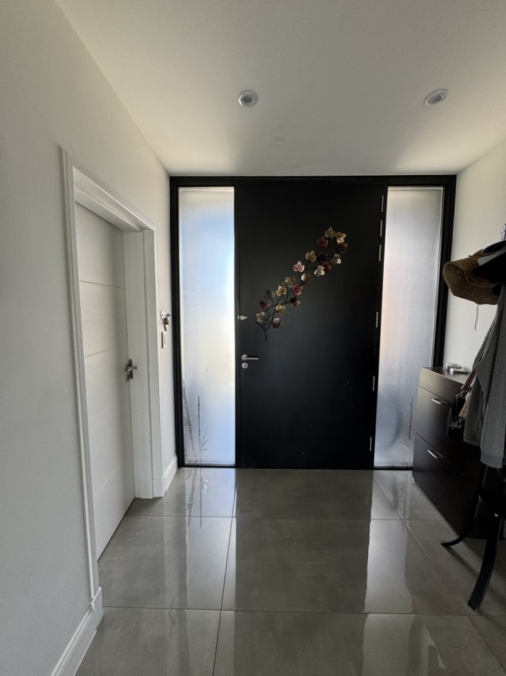 CASA EN VENTA CON PISCINA EN RUMENCO JOVEN