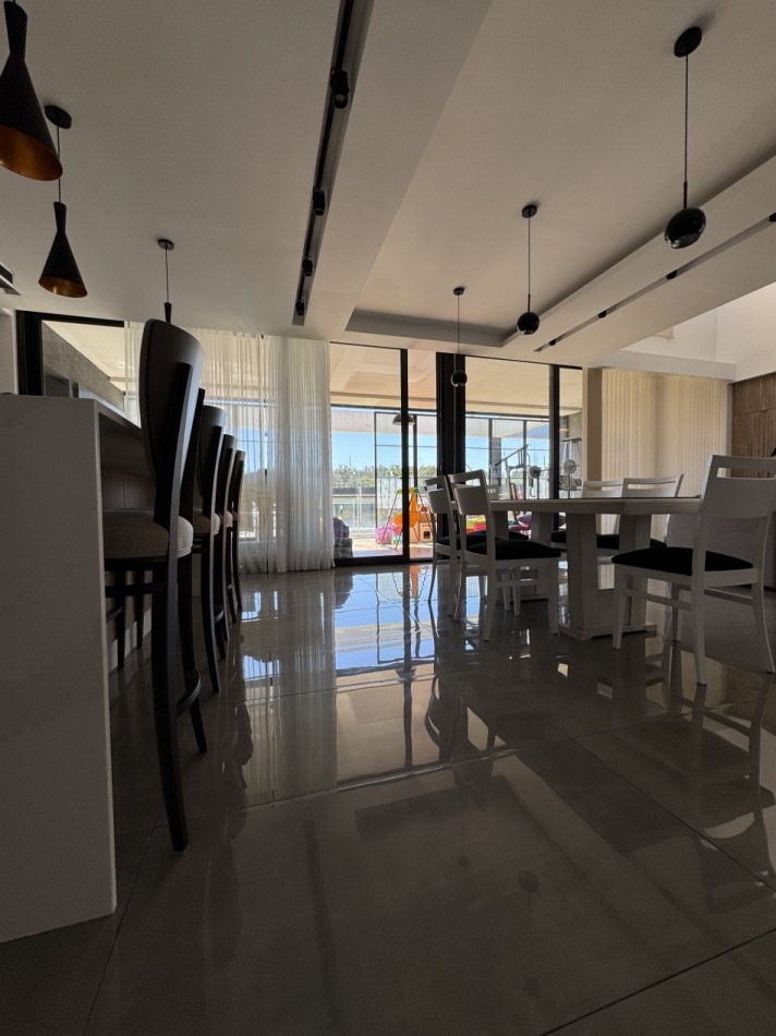 CASA EN VENTA CON PISCINA EN RUMENCO JOVEN