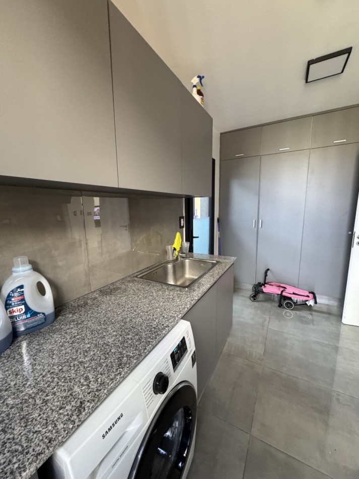 CASA EN VENTA CON PISCINA EN RUMENCO JOVEN