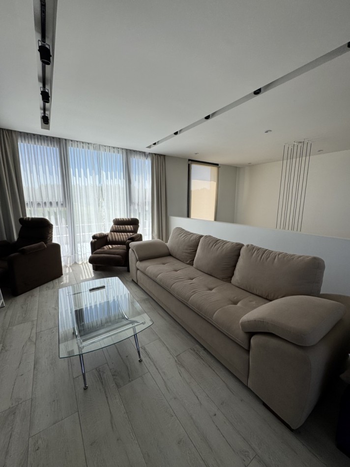 CASA EN VENTA CON PISCINA EN RUMENCO JOVEN