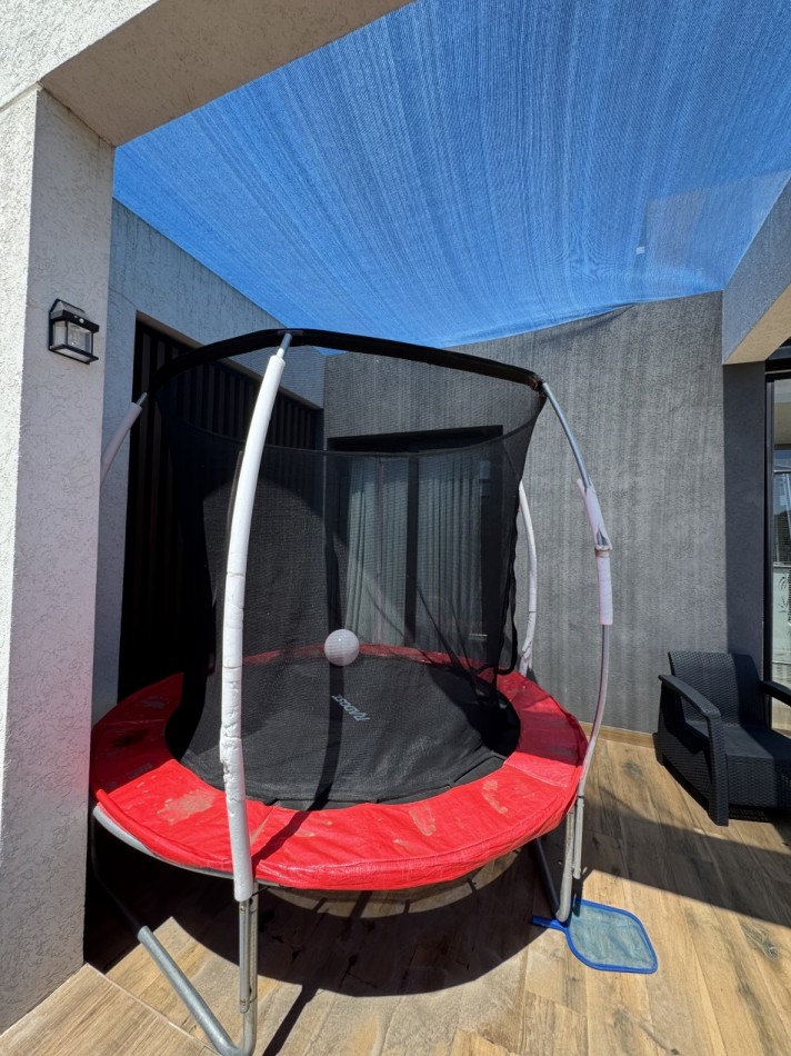CASA EN VENTA CON PISCINA EN RUMENCO JOVEN