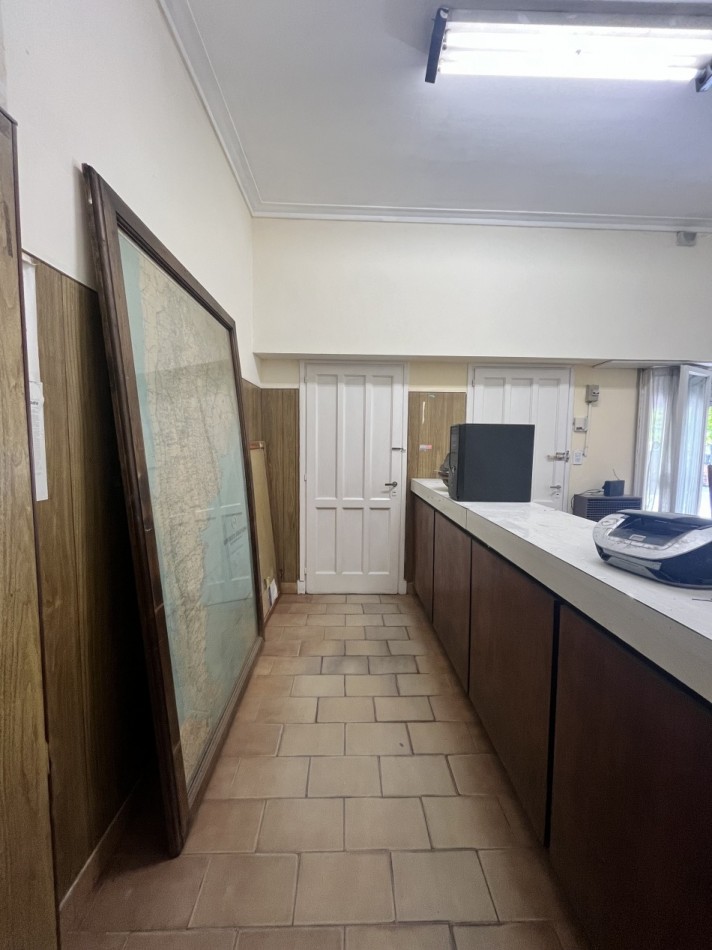 VENTA DEPOSITO CON OFICINAS SOBRE LOTE DE 220 MTS ZONA INDUSTRIAL EN CHAMPAGNAT Y BOLIVAR