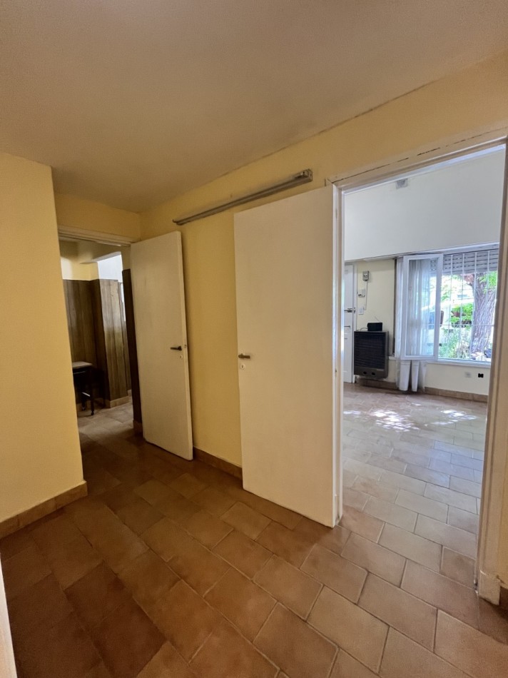 VENTA DEPOSITO CON OFICINAS SOBRE LOTE DE 220 MTS ZONA INDUSTRIAL EN CHAMPAGNAT Y BOLIVAR