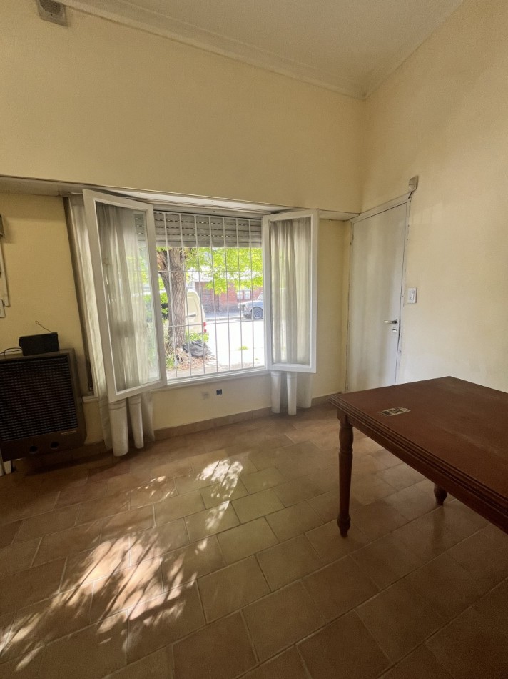 VENTA DEPOSITO CON OFICINAS SOBRE LOTE DE 220 MTS ZONA INDUSTRIAL EN CHAMPAGNAT Y BOLIVAR