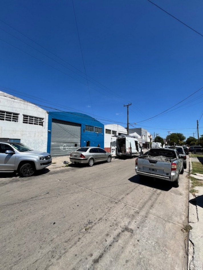 ()ALQUILER IMPORTANTE DEPOSITO DE 600 MTS A ESTRENAR. ZONA TRES ARROYOS Y 25 DE MAYO