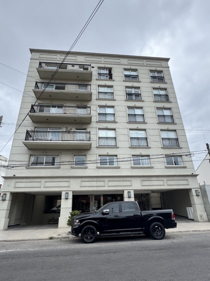 VENTA DEPTO 4 AMBIENTES MAS OFFICE CON BALCON Y COCHERA