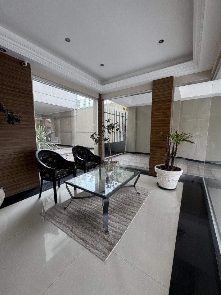 VENTA DEPTO 4 AMBIENTES MAS OFFICE CON BALCON Y COCHERA