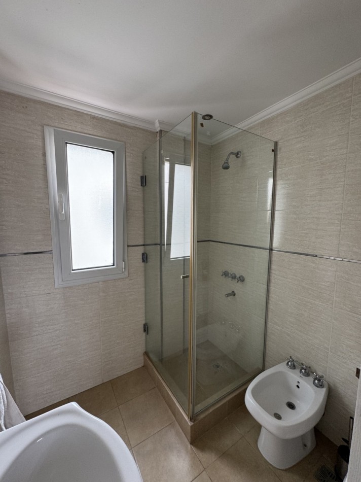 VENTA DEPTO 4 AMBIENTES MAS OFFICE CON BALCON Y COCHERA