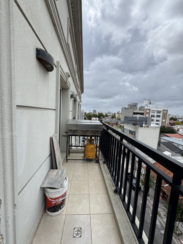 VENTA DEPTO 4 AMBIENTES MAS OFFICE CON BALCON Y COCHERA