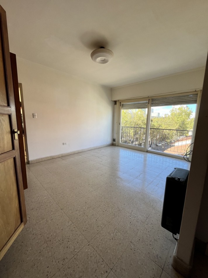 ()ALQUILER ANUAL DEPARTAMENTO 2 AMBIENTES CON BALCON AL FRENTE ZONA ALDREY