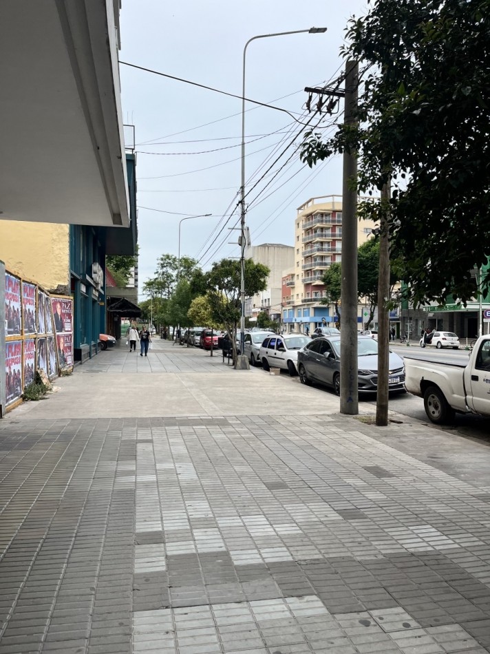 ()ALQUILER OFICINA RECICLADA DE 70 MTS CON DOS PRIVADOS SOBRE AV INDEPENDENCIA Y ALVARADO 12 o 24 MESES