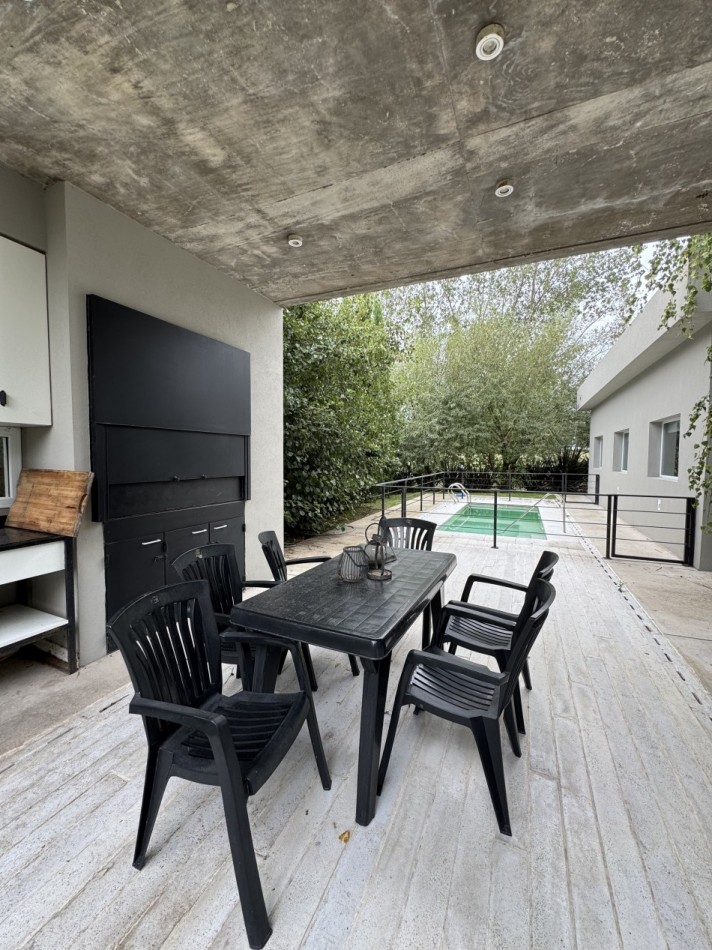 ()ALQUILER 24 MESES CASA CON PISCINA EN RUMENCO