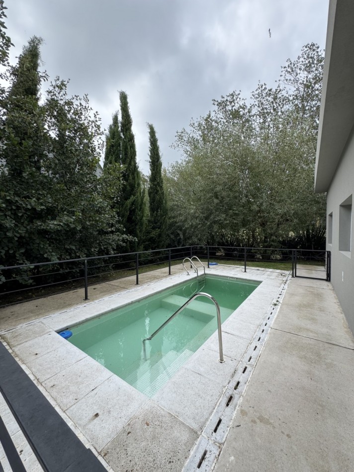 ()ALQUILER 24 MESES CASA CON PISCINA EN RUMENCO