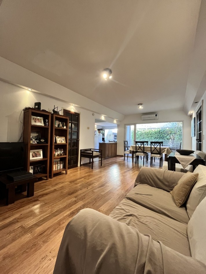 VENTA CASA DE 5 AMBIENTES CON PATIO EN ZONA GUEMES EXCELENTE ENTORNO COMERCIAL