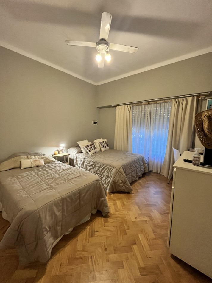 VENTA CASA DE 5 AMBIENTES CON PATIO EN ZONA GUEMES EXCELENTE ENTORNO COMERCIAL