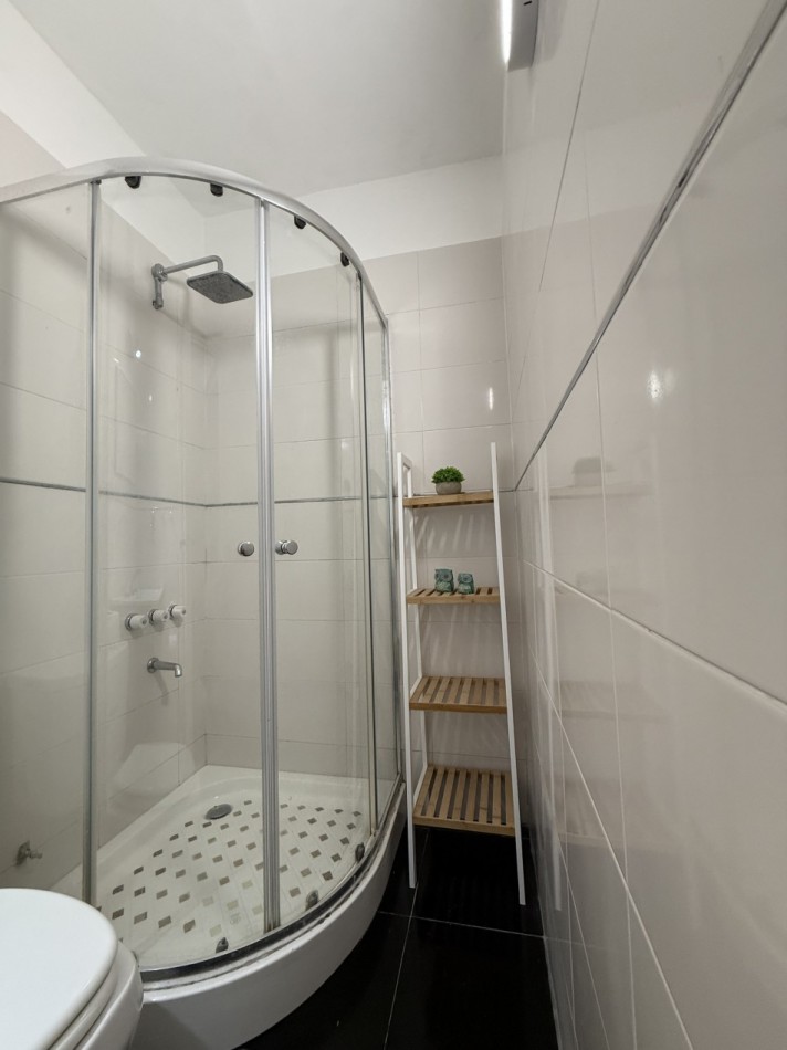 ALQUILER ANUAL DPTO 2 1/2 AMBIENTES CON MUEBLES SOBRE AV COLON Y ALSINA ZONA GUEMES