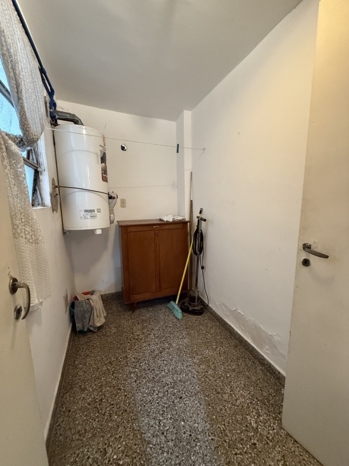 VENTA DEPARTAMENTO 3 AMB CON DEP Y COCHERA ESTADO ORIGINAL EN COLON Y ALSINA CON BALCON A LA CALLE