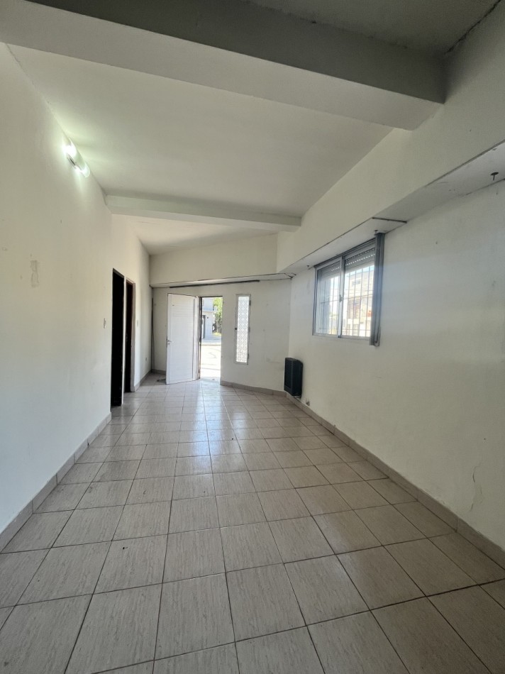 VENTA LOCAL ADAPTADO A DPTO 3 AMBIENTES SIN PATIO EN CASTELLI Y BRONZINI  