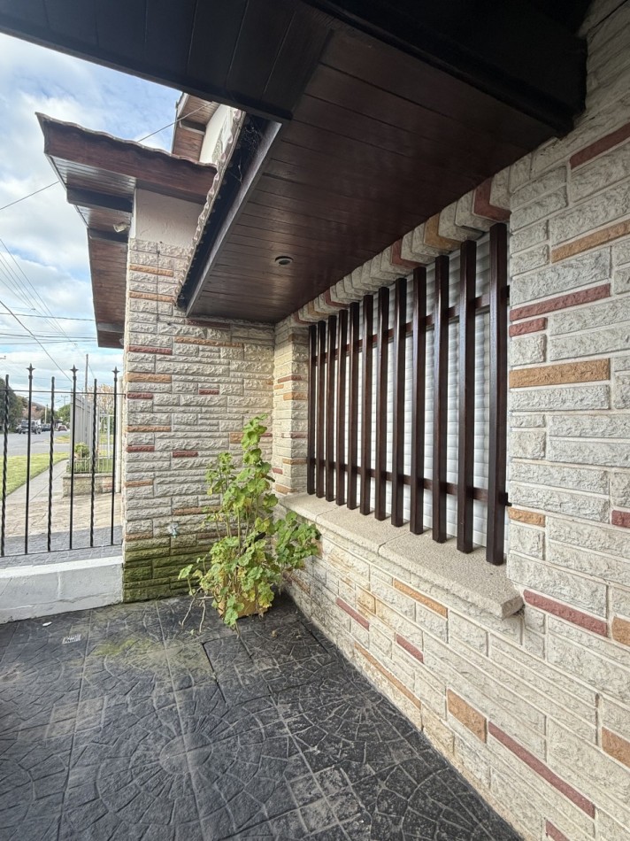 ALQUILER 24 MESES CASA 4 AMB CON GARAGE PATIO Y PARRILLA. PUNTA MOGOTES