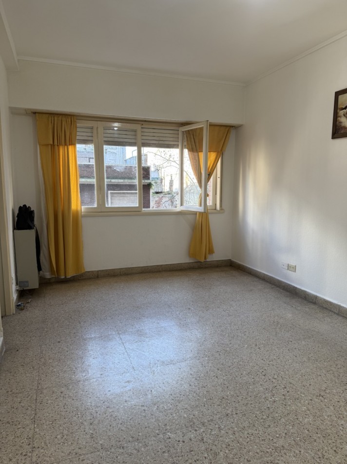 VENTA DTO 3 AMB CON DEPENDENCIA AL FRENTE C/BALCON ORIGINAL . MICROCENTRO