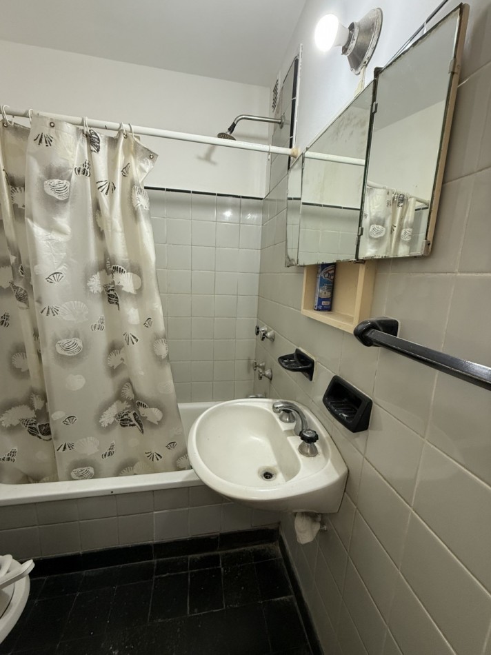 VENTA DTO 3 AMB CON DEPENDENCIA AL FRENTE C/BALCON ORIGINAL . MICROCENTRO