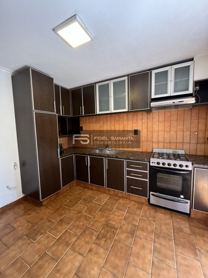 RETASADO VENTA HERMOSO PH 3 Amb con garage Y pequeño parque. Hermoso entorno SAN CAYETANO