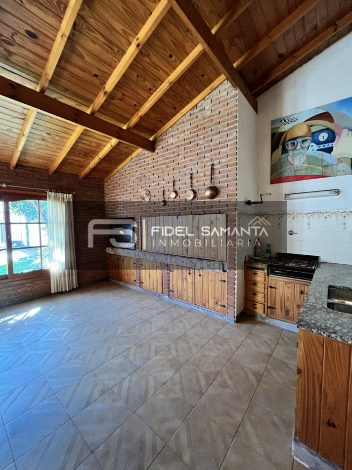 VENTA CHALET 6 AMBIENTES CON GARAGE PARQUE Y QUINCHO EN ZONA POMPEYA ZONIFICACION APTO EDIFICIO