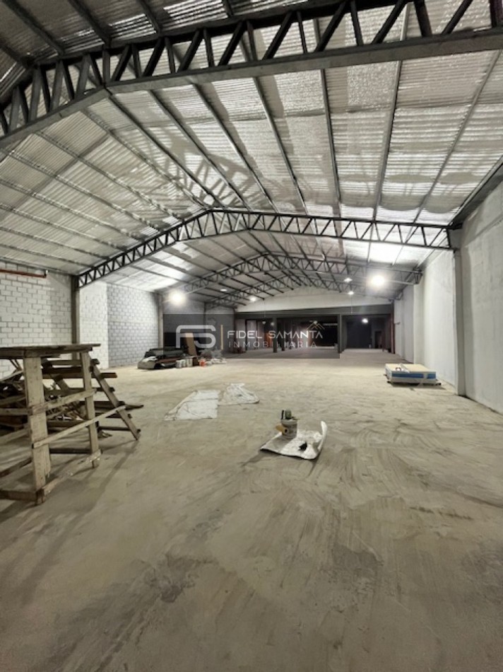 VENTA IMPORTANTE DEPOSITO DE 560 MTS A ESTRENAR. ZONA TRES ARROYOS Y 25 DE MAYO
