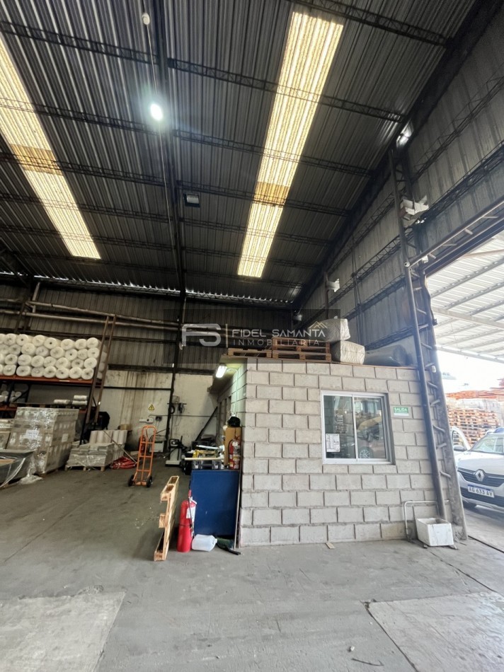 ALQUILER DE IMPORTANTE DEPOSITO 2500 MTS2 CON PLAYON DE MANIOBRA RUTA 88