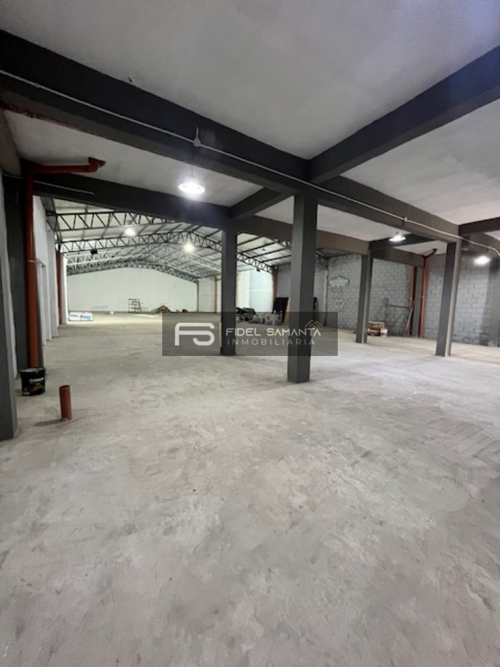 VENTA IMPORTANTE DEPOSITO DE 560 MTS A ESTRENAR. ZONA TRES ARROYOS Y 25 DE MAYO