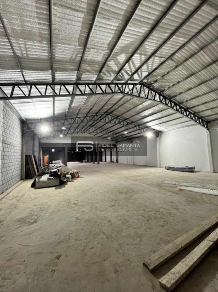 VENTA IMPORTANTE DEPOSITO DE 560 MTS A ESTRENAR. ZONA TRES ARROYOS Y 25 DE MAYO