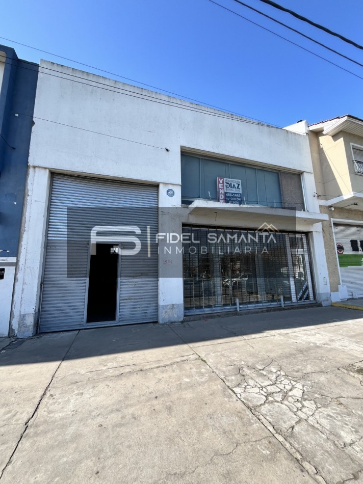 ALQUILER DE DEPOSITOS CON ENTRADA DE CAMIION, CON LOCAL Y OFICINAS DE 300 MTS SOBRE AV. CHAMPAGNAT