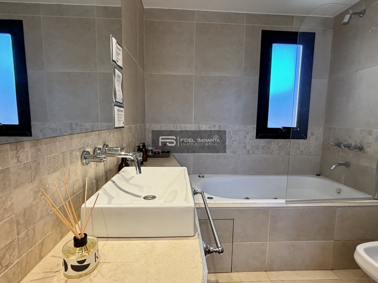 MODERNA CASA 3 AMBIENTES AMOBLADA CON PILETA EN ALQUILER 12/24 M BARRANCAS SAN BENITO