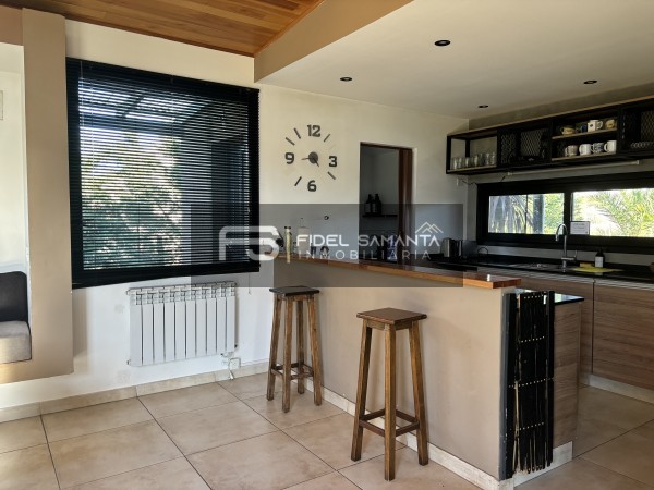 MODERNA CASA 3 AMBIENTES AMOBLADA CON PILETA EN ALQUILER 12/24 M BARRANCAS SAN BENITO