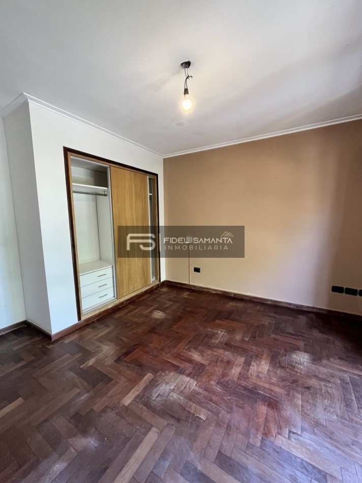 RETASADO VENTA HERMOSO PH 3 Amb con garage Y pequeño parque. Hermoso entorno SAN CAYETANO