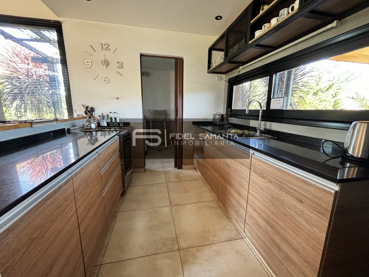 MODERNA CASA 3 AMB EN BARRANCAS SAN BENITO