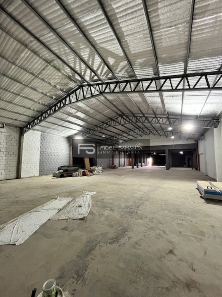 VENTA IMPORTANTE DEPOSITO DE 560 MTS A ESTRENAR. ZONA TRES ARROYOS Y 25 DE MAYO