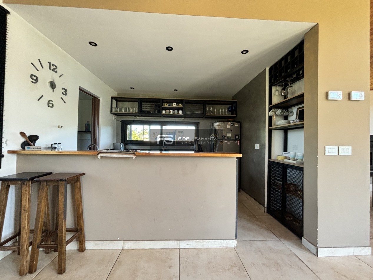 MODERNA CASA 3 AMBIENTES AMOBLADA CON PILETA EN ALQUILER 12/24 M BARRANCAS SAN BENITO