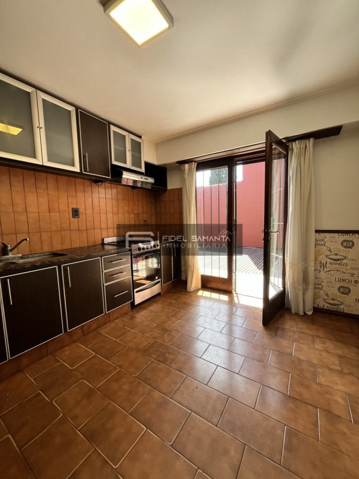RETASADO VENTA HERMOSO PH 3 Amb con garage Y pequeño parque. Hermoso entorno SAN CAYETANO