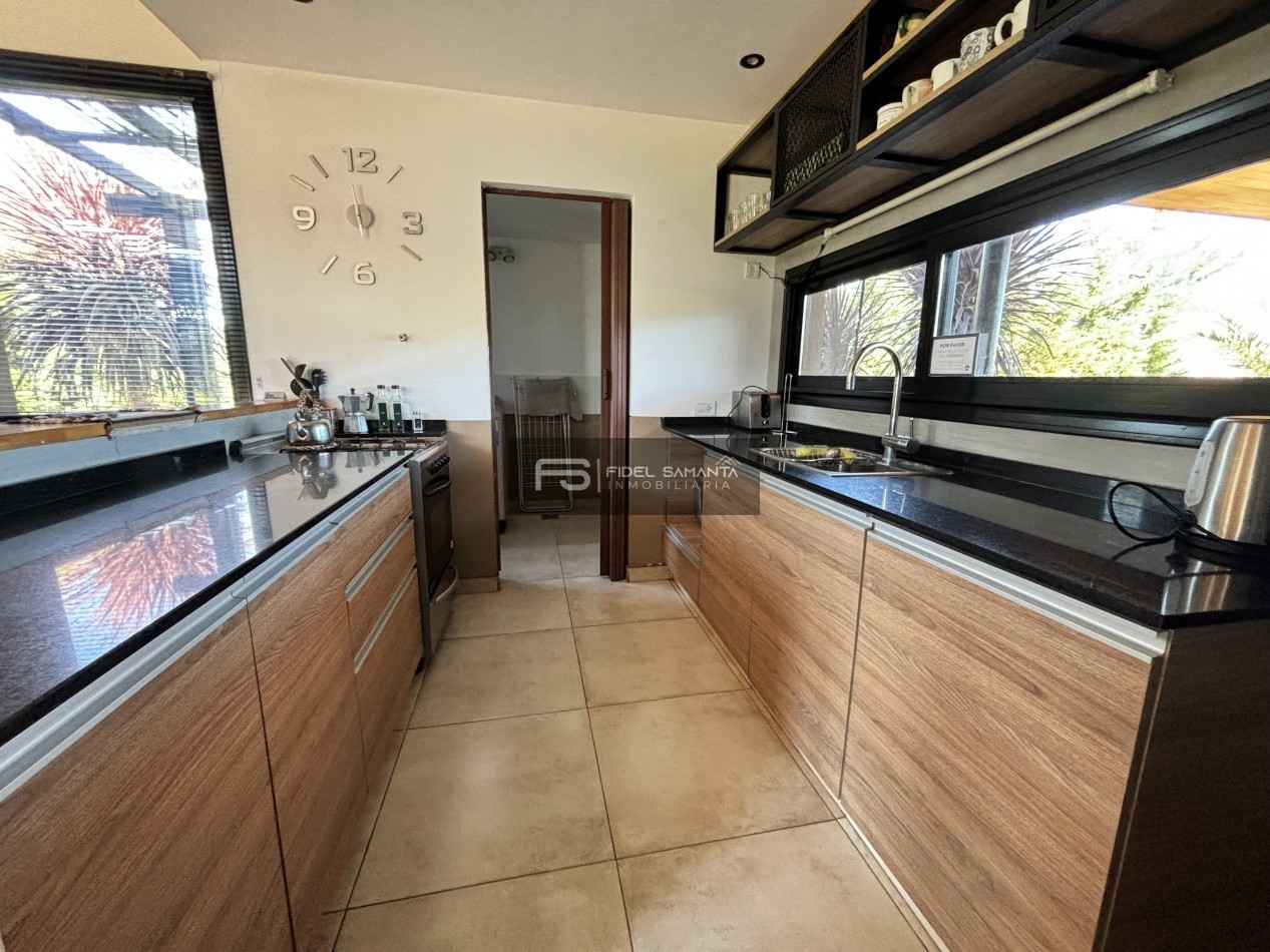 MODERNA CASA 3 AMBIENTES AMOBLADA CON PILETA EN ALQUILER 12/24 M BARRANCAS SAN BENITO