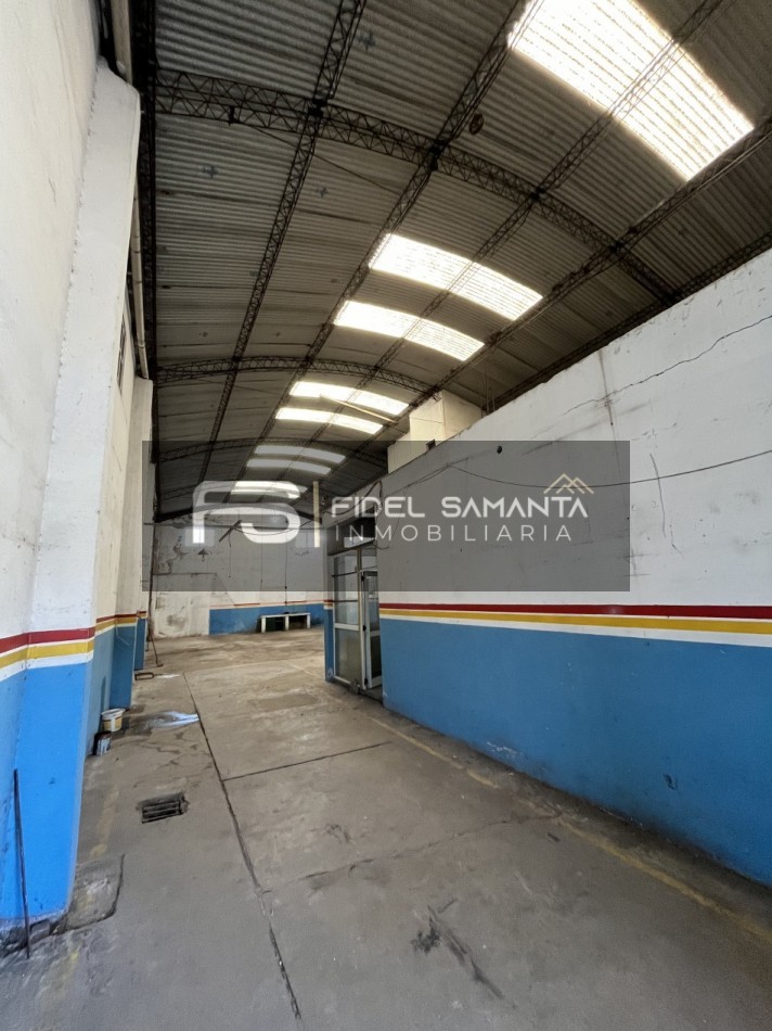 ALQUILER DE DEPOSITOS CON ENTRADA DE CAMIION, CON LOCAL Y OFICINAS DE 300 MTS SOBRE AV. CHAMPAGNAT